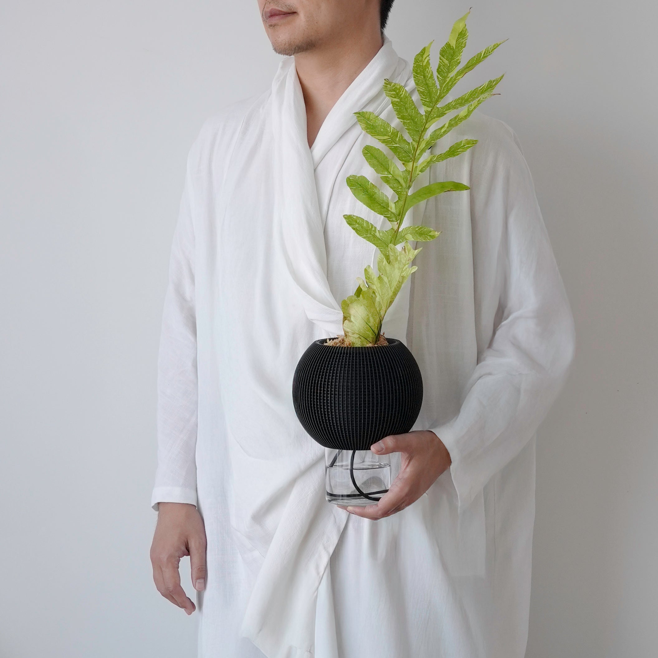ORB SELF-WATERING & AIR PRUNING PLANTER - BLACK - VerdiPot