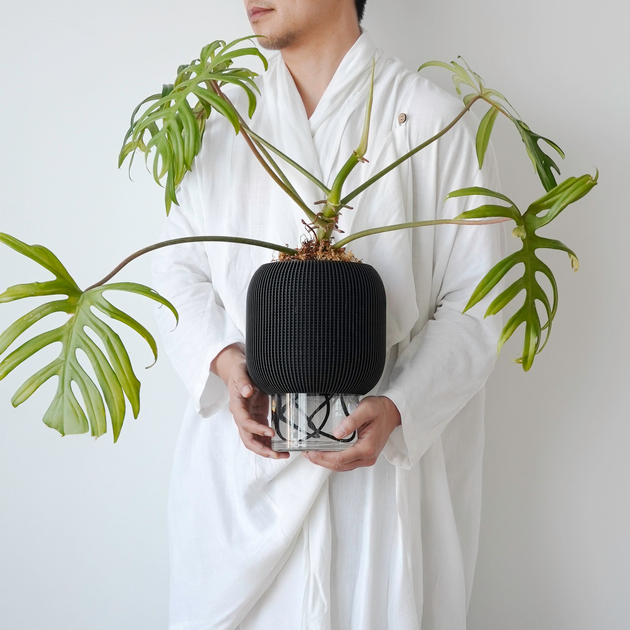 PEBBLE SELF-WATERING & AIR PRUNING PLANTER - BLACK - VerdiPot