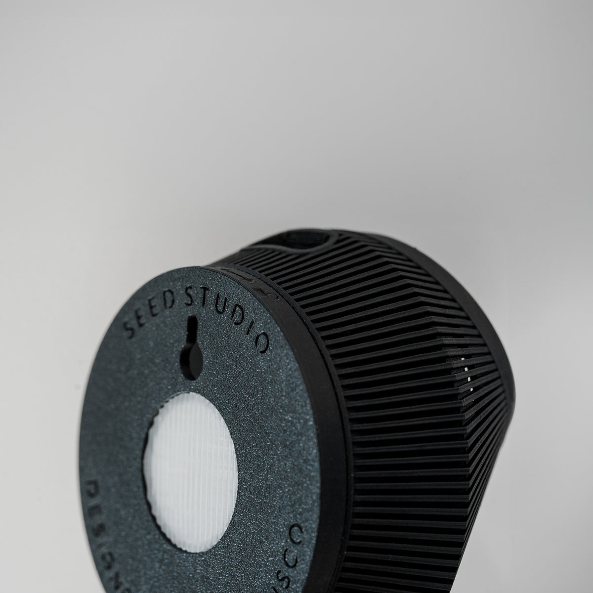 Rear view of a black VerdiPot Bevel wall planter showing its mounting keyhole.
