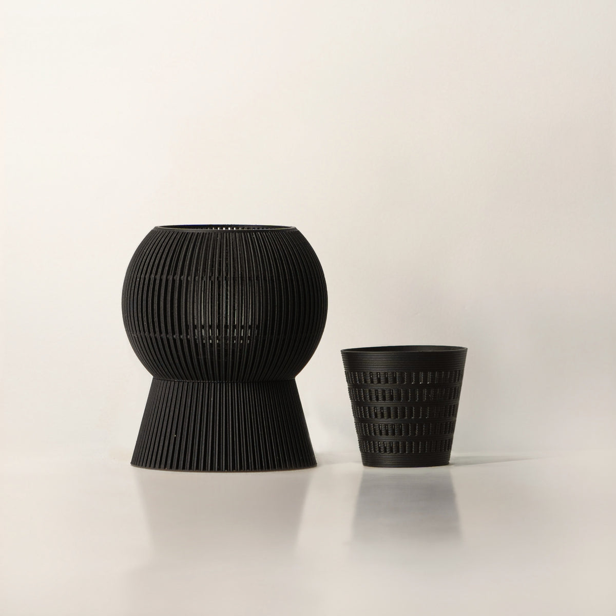 Black VerdiPot Balloon self-watering planter beside its removable air-pruning inner pot.