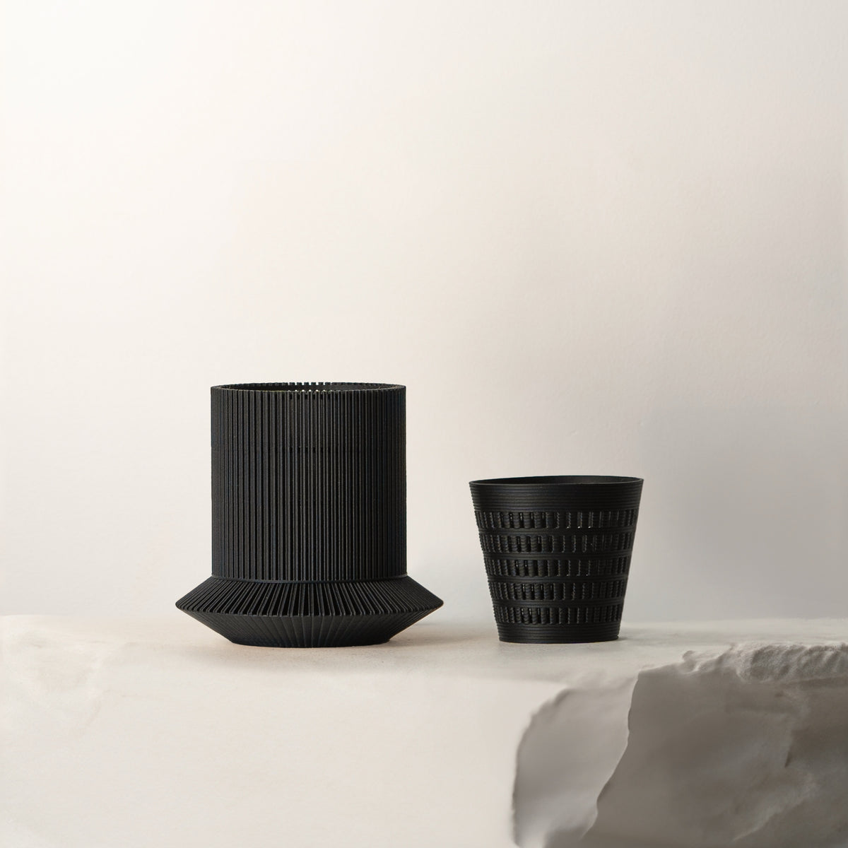 Black VerdiPot Koshido self-watering planter with its removable air-pruning inner pot.