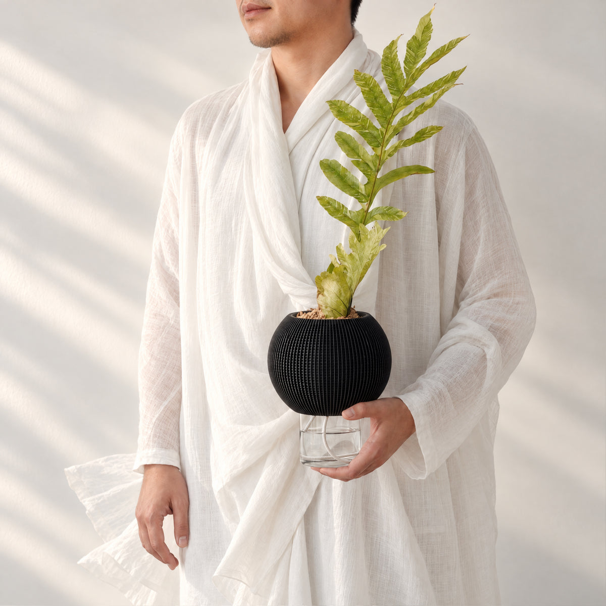 ORB SELF-WATERING & AIR PRUNING PLANTER - BLACK - VerdiPot